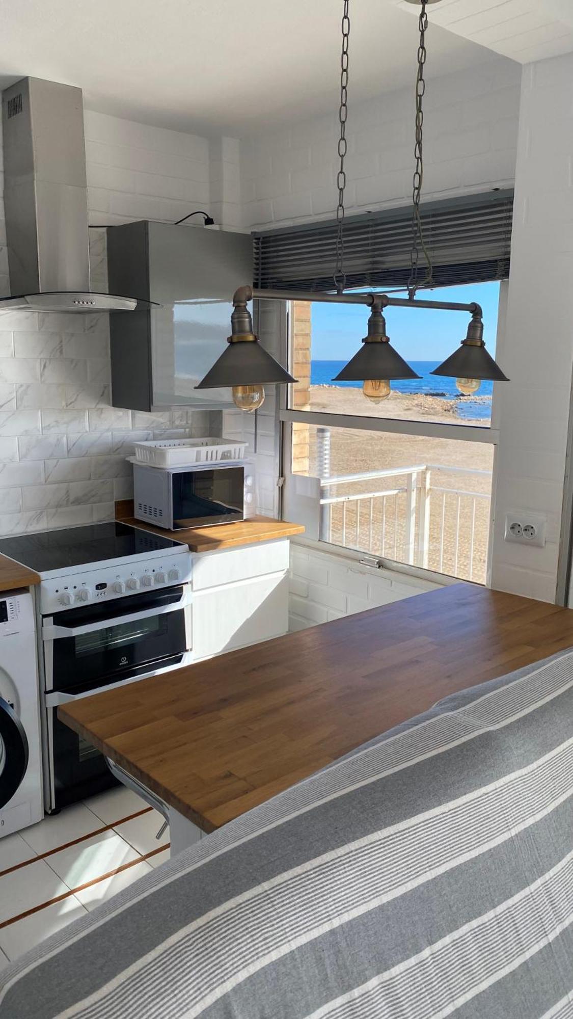 Beachfront Apartment - La Mata Торевиеха Стая снимка